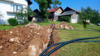 V eni najmanjših suhokranjskih vasi poteka obnova vodovoda