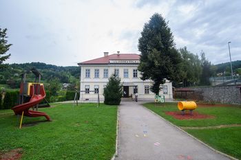 Učenci Podružnične šole Stična v novo šolsko leto v prenovljene šolske prostore