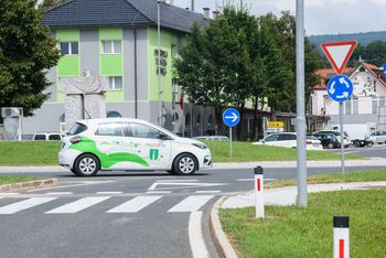 Zadovoljstvo uporabnikov brezplačnih prevozov Prostofer izjemno; v dveh mesecih opravljenih preko 30 voženj