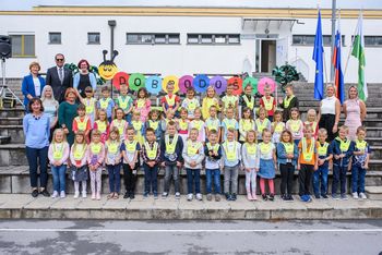 Otroški smeh se vrača v šolske klopi in z njim 219 prvošolčkov