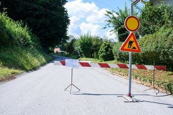 Zaradi prenove občasna popolna zapora ceste Stranska vas ob Višnjici – Zavrtače