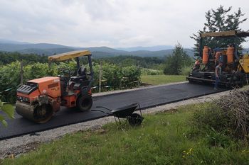 Občina izvaja številna asfalterska dela na občinskih cestah