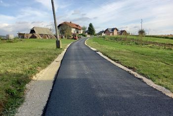 Asfaltiranje makadamskih vozišč v KS Ivančna Gorica