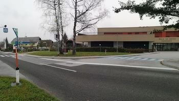 Umirjanje prometa pri šoli in vrtcu v Zagradcu