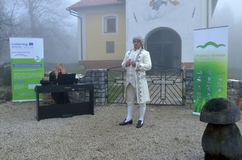 Z glasbo obudili spomine na bogato zgodovino in pomen gradu Podsmreka