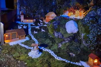 V Valični vasi Betlehemska vasica v malem