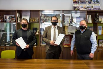 Skoraj dva milijona evrov za asfaltiranje cest za prihodnji dve leti