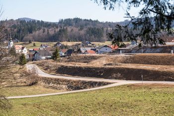 Javna elektronska dražba 1-2021 za prodajo nepremičnin v Dečji vasi