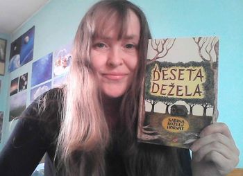 Svetovni dan knjige praznujemo s knjigo naše občanke Deseta dežela