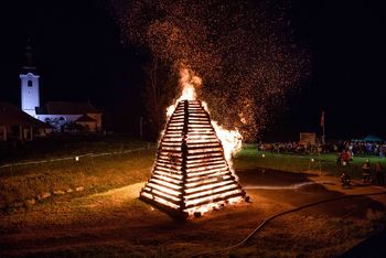 Opozorilo ob kurjenju prvomajskih kresov