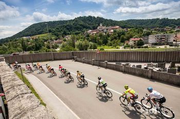 V navijaškem vzdušju pospremili kolesarsko karavano »Tour of Slovenia«