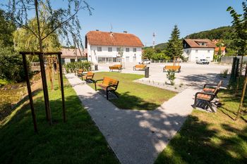 Namesto cestne baze lep, urejen park v Višnji Gori