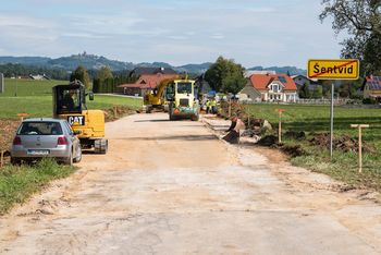 Začela se je prenova ceste na Golem Vrhu v Šentvidu pri Stični