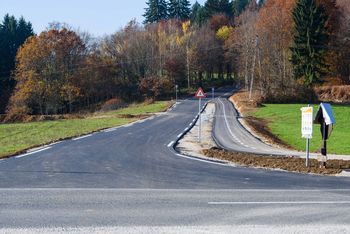 Nova asfaltna prevleka na cesti Muljava – Oslica