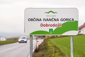 Ob vstopu v občino Ivančna Gorica vas pozdravljajo nove obmejne table