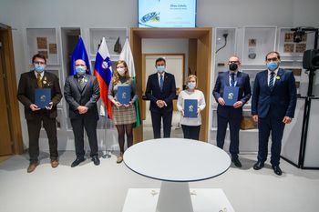 FOTO: V Višnji Gori podeljena nagrada Zlata čebela »odletela« v Argentino