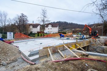 Most »pri Šerku« v Višnji Gori dobiva svojo končno podobo