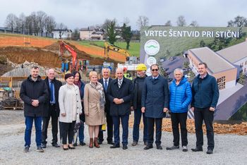 Predsednik vlade navdušen nad potekom izgradnje vrtca v Šentvidu pri Stični