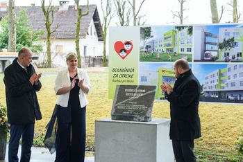 V Šentvidu pri Stični položen temeljni kamen za prizidek k otroški bolnišnici