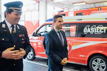 Obrambni minister Matej Tonin obiskal gasilski center v Stični