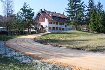 Zaradi asfaltiranja popolna zapora ceste proti Polževem