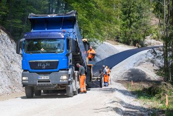 Po novi cesti tudi proti najvišjem vrhu občine Obolno