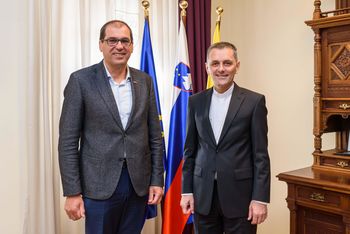 Mašo za domovino na Polževem bo daroval novi novomeški škof