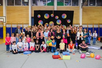 Z dražbo in Mehurčki napolnili športno dvorano OŠ Zagradec