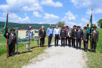 Od slej vabljeni tudi na čebelarsko učno pot