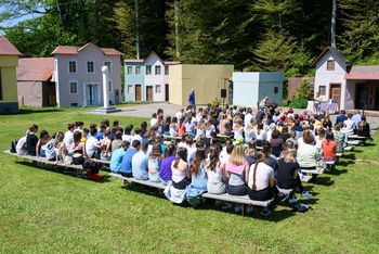 Pri Jurčiču doma so se zbrali Zlati bralci