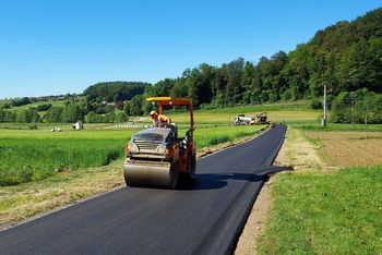 Prenovljena odseka cest v Krajevni skupnosti Temenica