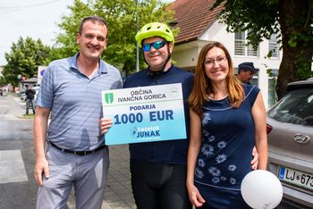 Dobrodelnost tudi v Ivančni Gorici! 1000 evrov akciji DEŽELAK = JUNAK