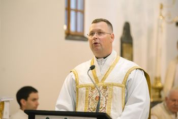 Poslovilna maša župnika Saša Kovača v Zagradcu