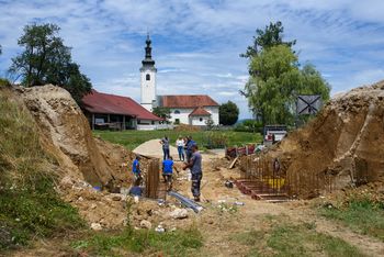 V Dobu začetek prenove mostov in ceste proti Bogi vasi