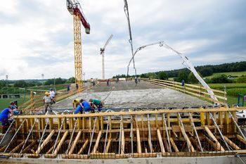 FOTO: Pričelo se je prvo večje betoniranje nadvoza v Ivančni Gorici