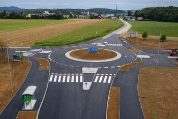 FOTO: Novo krožišče med Ivančno Gorico in Stično odprto