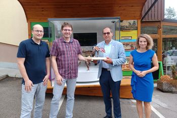 Čebelarska zveza je Hiši kranjske čebele izročila anatomski model 3D kranjice