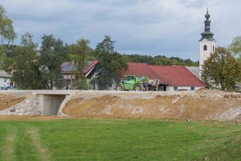 Prenova ceste Dob – Boga vas v polnem teku