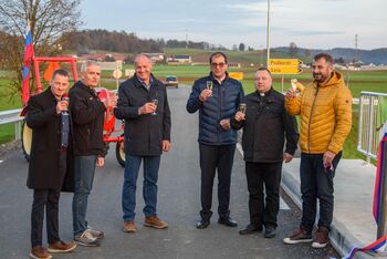 Na Martinovo nazdravili na prenovljeno cesto Dob – Boga vas Na Martinovo nazdravili na prenovljeno cesto Dob – Boga vas