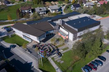 Predstavitev načrtov širitve podružnične šole in ureditve športnih površin v Višnji Gori Predstavitev načrtov širitve podružnične šole in ureditve športnih površin v Višnji Gori