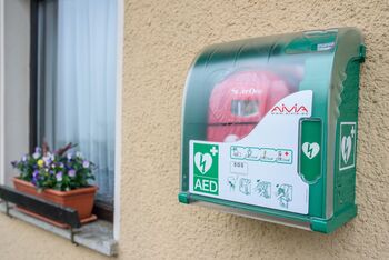 V uporabo predali 13 defibrilatorjev po občini V uporabo predali 13 defibrilatorjev po občini