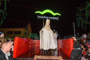 FOTO: V soju tisočerih luči zasijala praznična Ivančna Gorica