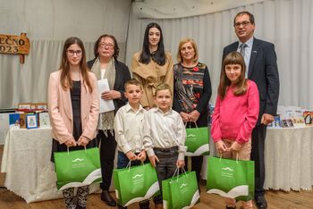 To so avtorji najizvirnejših prazničnih voščilnic