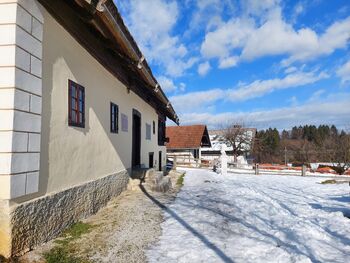 Kulturno dogajanje na v Hiši kranjske čebele in pri Jurčiču na Muljavi