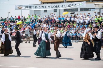 FOTO: V Šentvidu pri Stični se je zaključil 52. Tabor slovenskih pevskih zborov