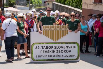 FOTO: V Šentvidu pri Stični se je zaključil 52. Tabor slovenskih pevskih zborov