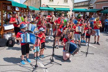FOTO: V Šentvidu pri Stični se je zaključil 52. Tabor slovenskih pevskih zborov