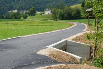 Na Poti v Košco asfalt zamenjal makadam