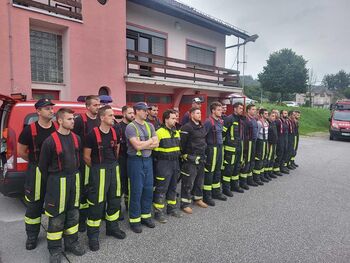 Vrli gasilci na sanaciji poplavljenih območij