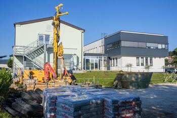 Izvajanje geotermalnega polja na objektih knjižnice in zdravstvenega doma v Ivančni Gorici